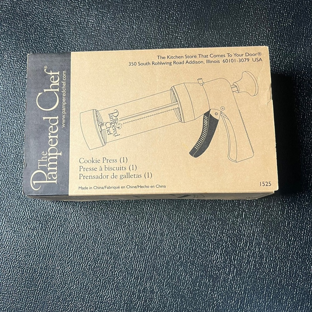 The Pampered Chef Cookie Press 1525 with 16 Disks and Manual in Box